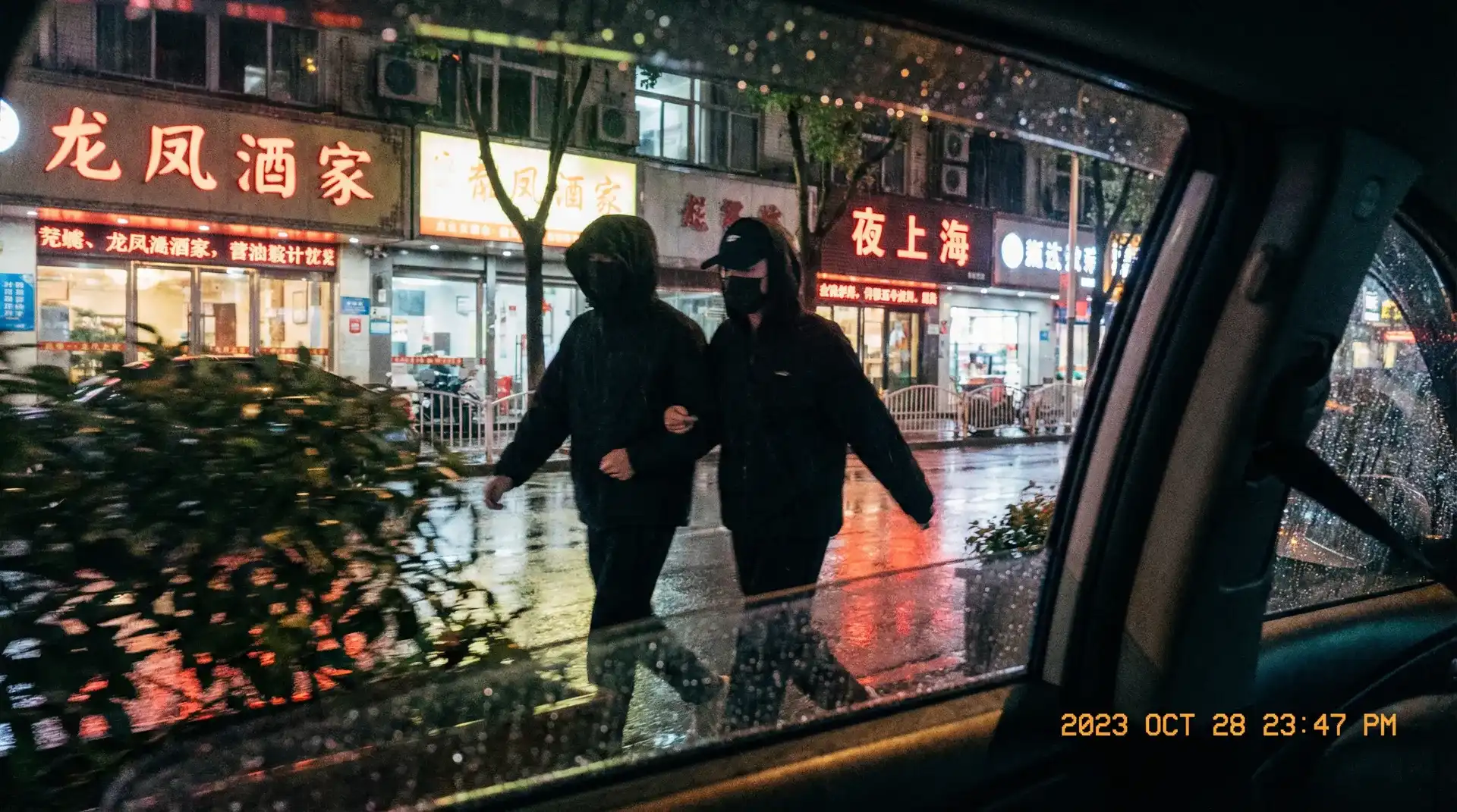亚盈体育官网 - 顶流明星深夜密会现场抓拍照片